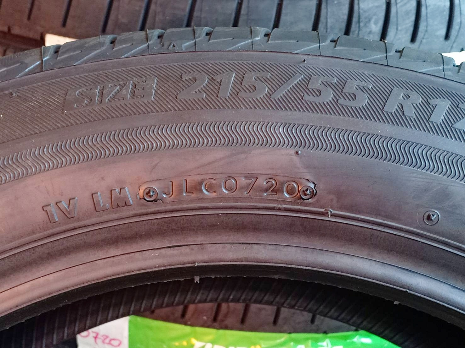 BRIDGESTONE ECOPIA EP300 215/55R17 ยางปี20 ราคาพิเศษ