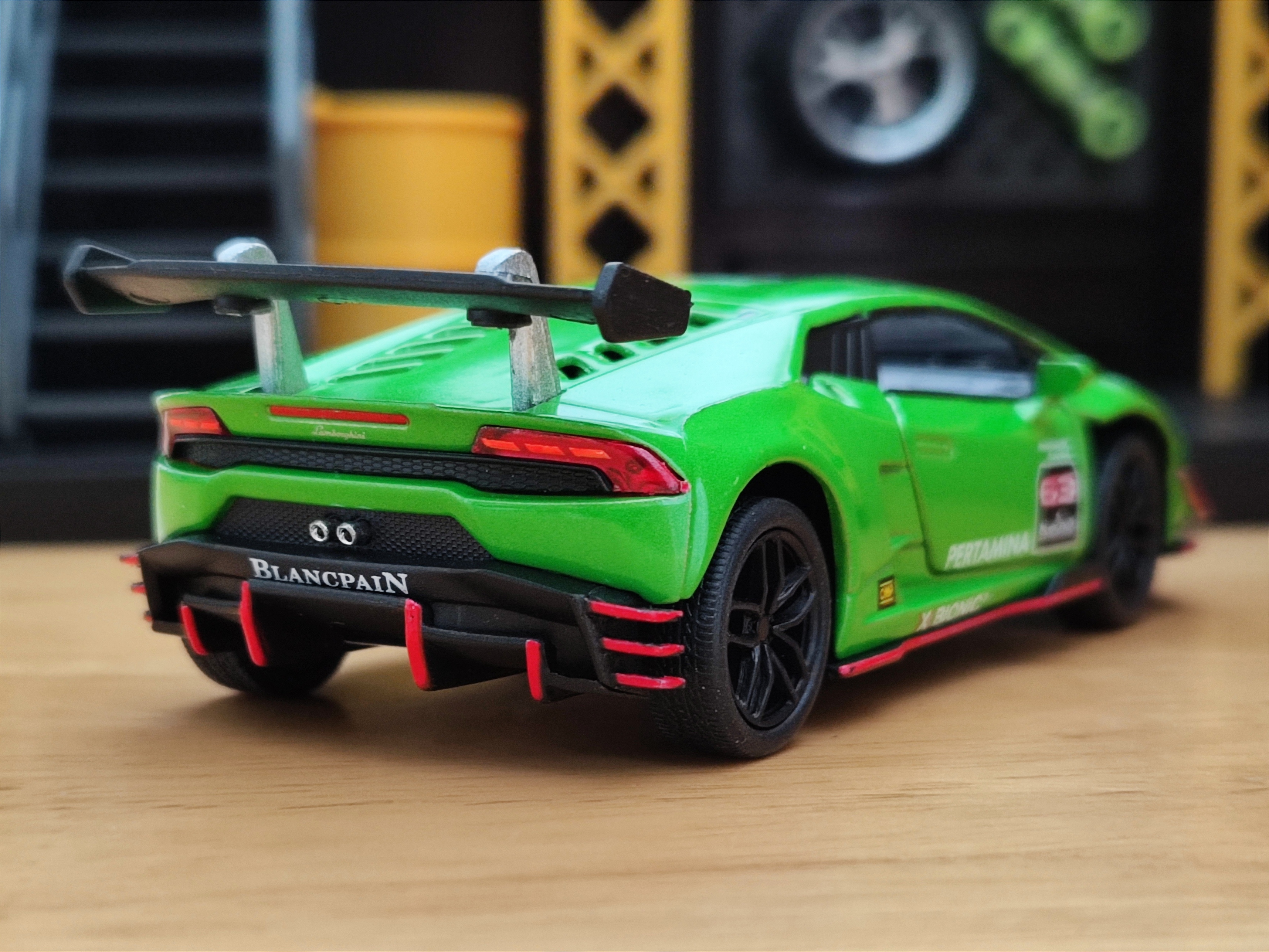 Lamborghini Huracan LP620-2 Super Trofeo โมเดลรถเหล็ก (ปลีก-ส่ง)