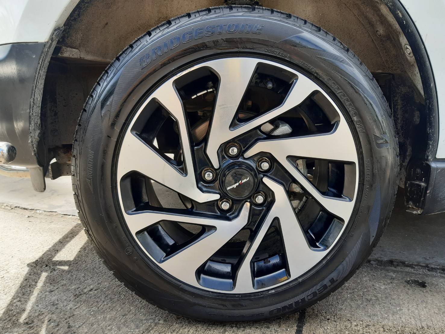 BRIDGESTONE TECHNO SPORTS 205/55R16 ยางใหม่ปี19 ราคาพิเศษ