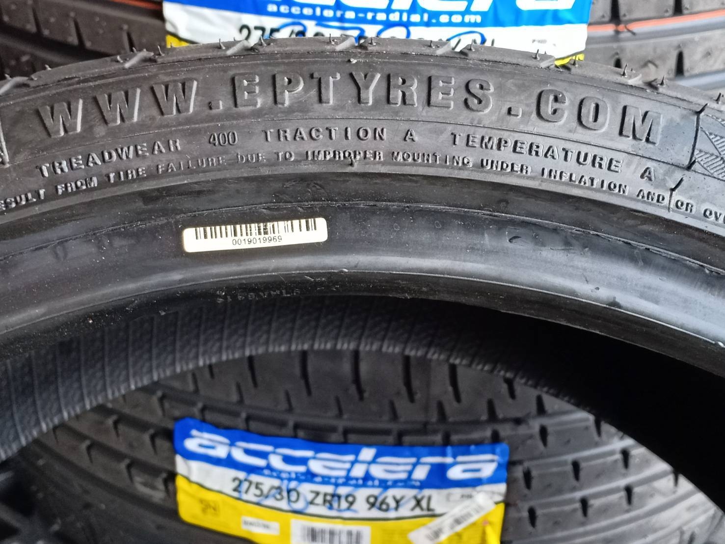 ACCELERA PHI-2 275/30ZR19 ยางปี20 ราคาพิเศษ เส้นละ 4,500 บาท