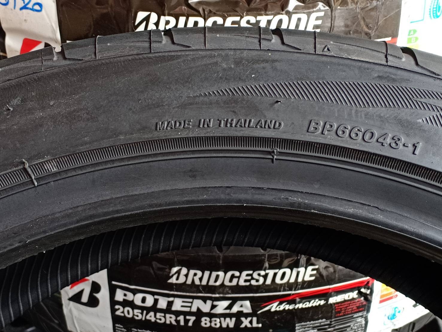 BRIDGESTONE RE003 205/45R17 ยางสปอร์ต ปี2020 ราคาพิเศษ