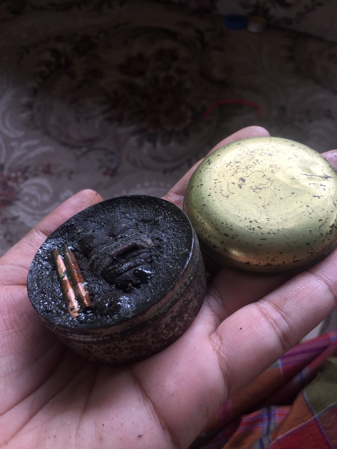 หัวเชื้อสีผึ้งพรายแม่น้ำฝน ตลับครู อาจารย์เปล่งบุญยืน