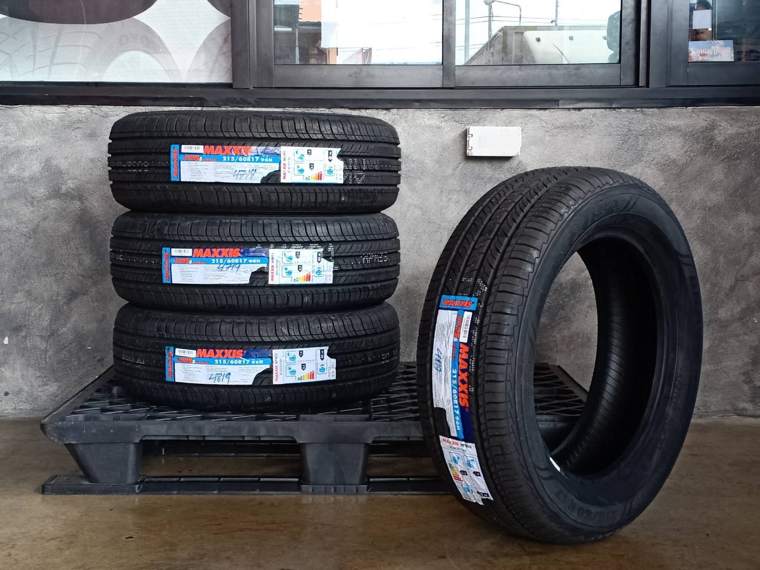 MAXXIS BRAVO HPM5S 215/60R17 ยางไทย ลดราคาพิเศษ