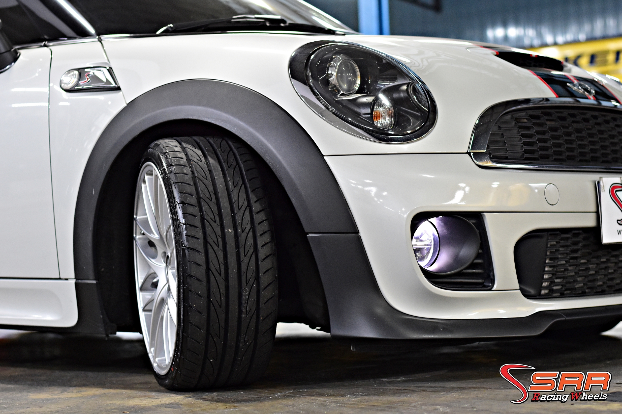 YOKOHAMA ADVAN FLEVA V701 215/35R18 ยางญี่ปุ่น ปี19 ราคาพิเศษ