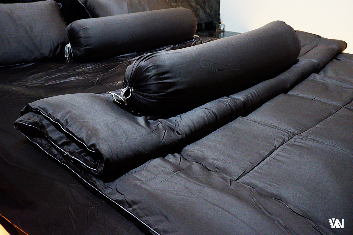 ชุดนวมเช็ตผ้านวมใยไหมซาติน 6 ฟุต ( 6 ชุดคละสี )