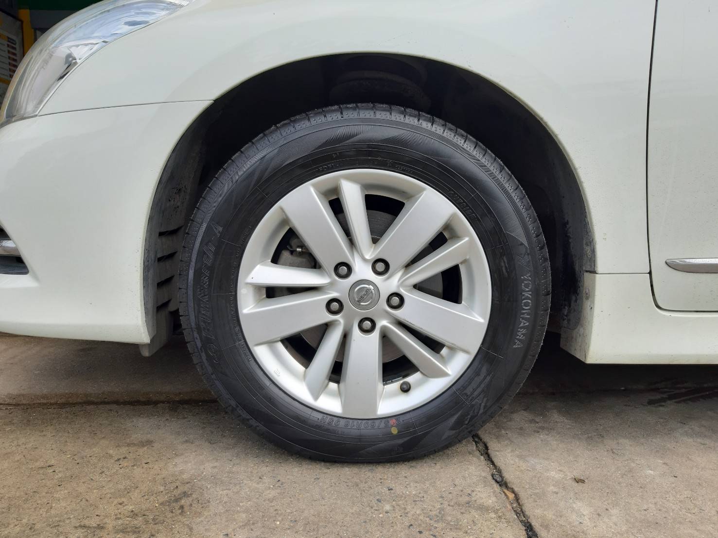 YOKOHAMA BluEarth-A AE50 215/60R16 ยางญี่ปุ่น ลดราคาพิเศษ