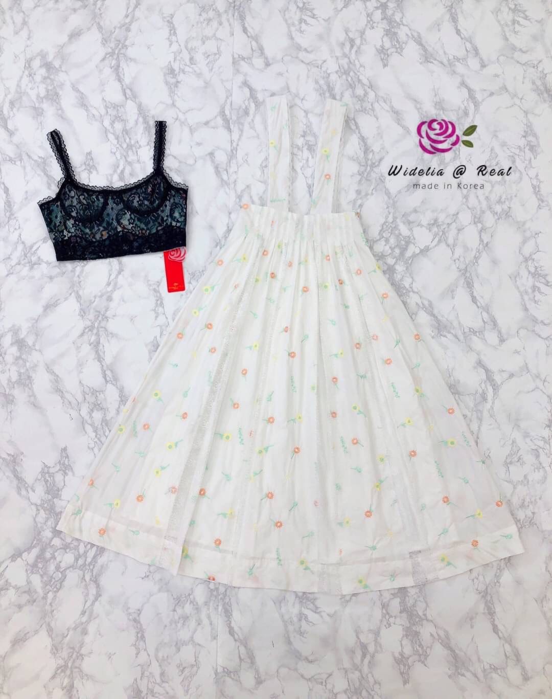 Landmee Set Top & bib skirt เซ็ทเสื้อครอปสายเดี่ยวกับเอี๊ยมกระโปรงยาวแสนสวย