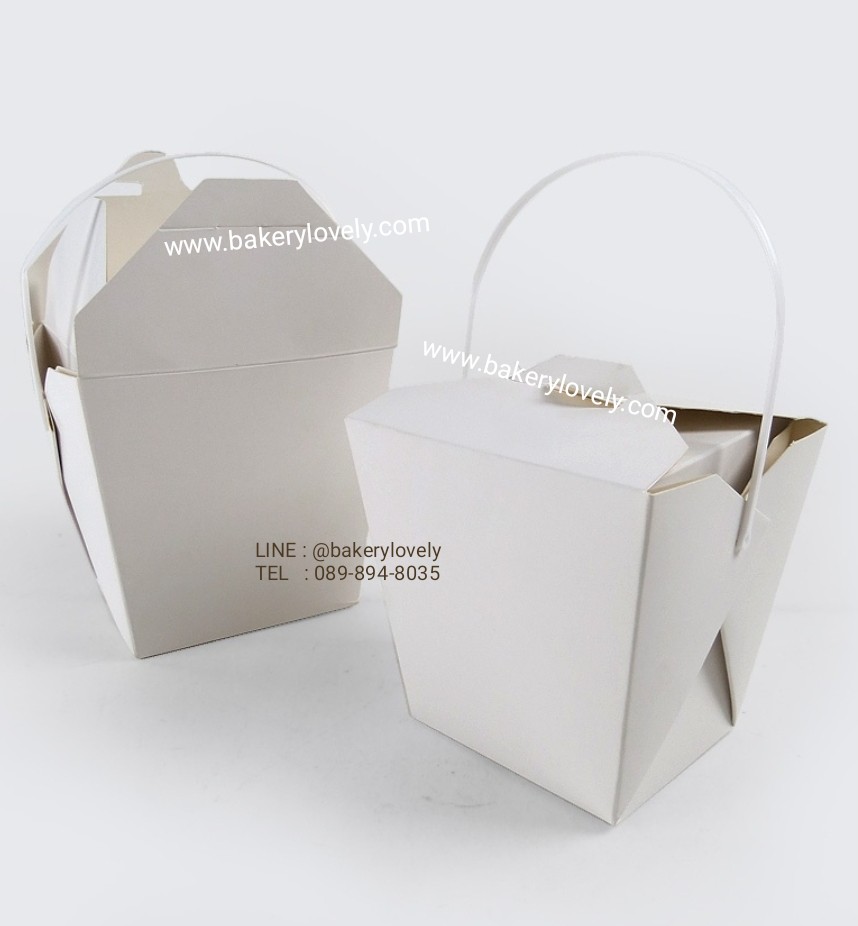 กล่องกระดาษหูหิ้ว สีขาว ไซส์ M 7.7x6.6x10x9 cm สูง 9.7 cm ( เคลือบใน )
