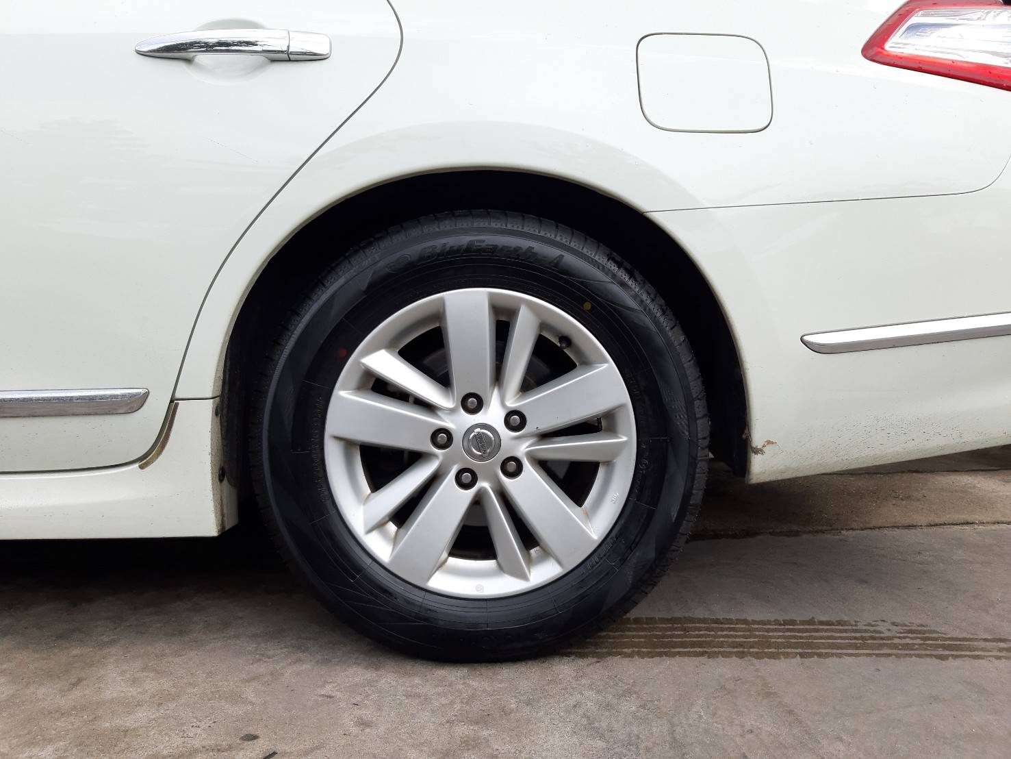 YOKOHAMA BluEarth-A AE50 215/60R16 ยางญี่ปุ่น ลดราคาพิเศษ