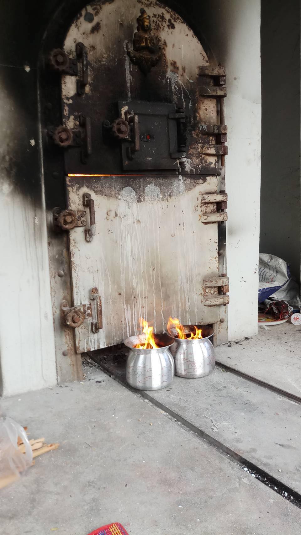 สีผึ้งปิดหน้าศพ อาจารย์นุช สุพรรณบุรี LT