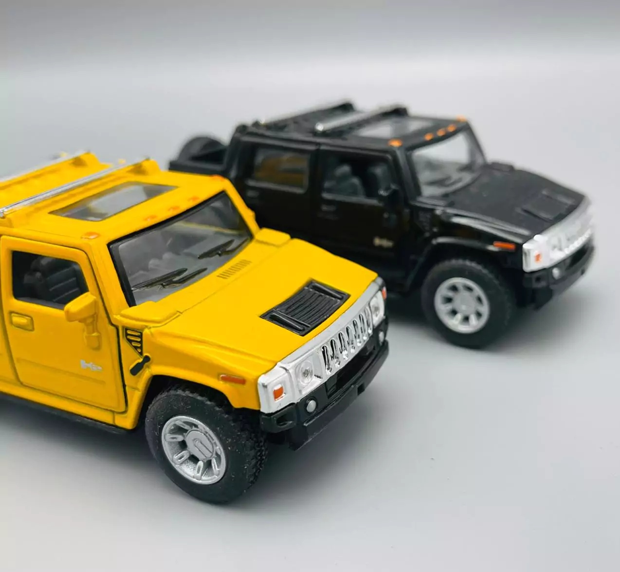 2005 Hummer H2 SUV โมเดลรถเหล็ก (ปลีก-ส่ง)