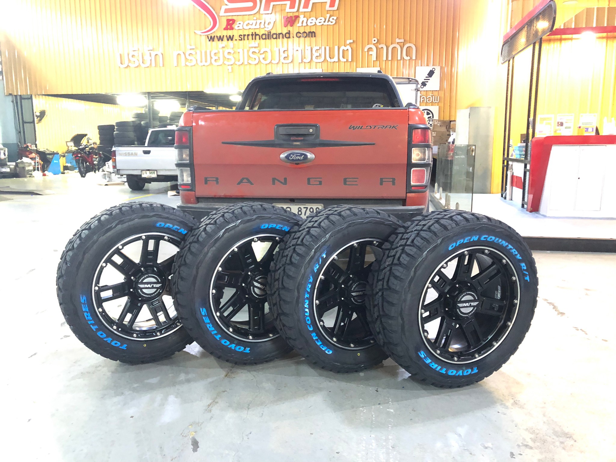 MICKEY THOMPSON SQ85G SIDEBITER ขอบ20 6H139.7 ET18 DBK1GP