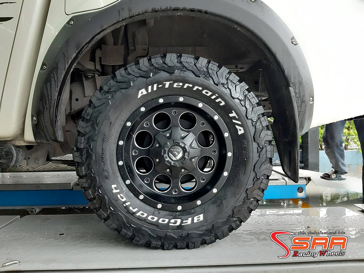 FUEL REVOLVER D525 16x8 ET+1 6x114.3 MATTE BLACK/MILLED