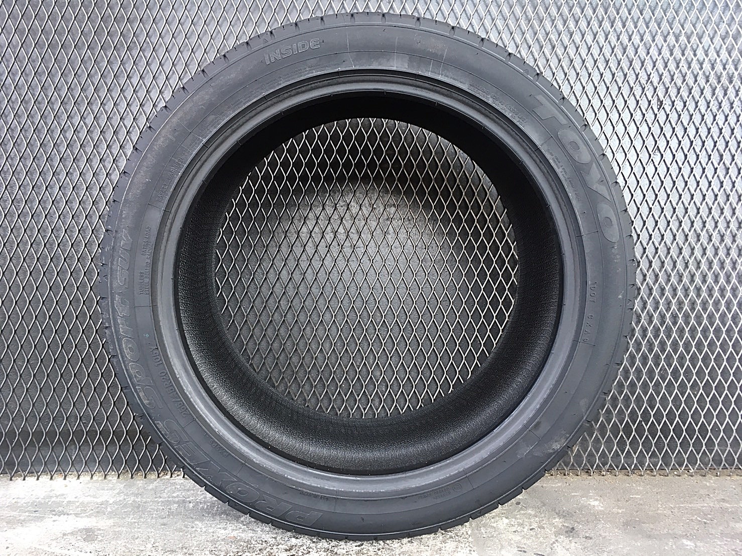 TOYO PROXES SPORT SUV 255/45R20 ยางใหม่ปี20 ลดราคาพิเศษ