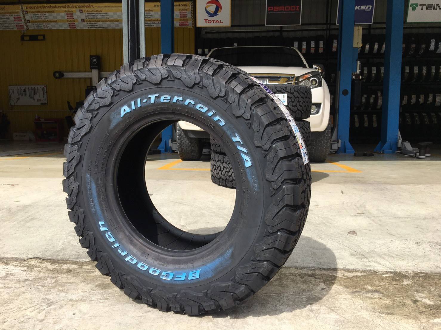 BFGoodrich All Terrain T/A KO2 265/70R16 ยางใหม่ปี20 ราคาพิเศษ
