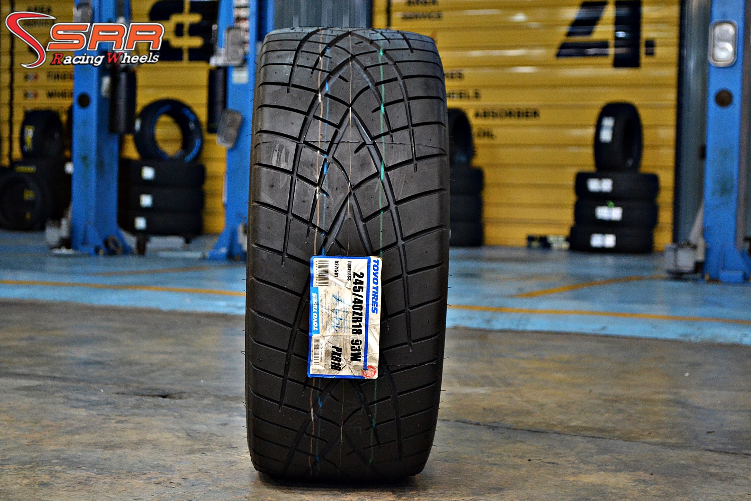 TOYO R1R 245/40ZR18