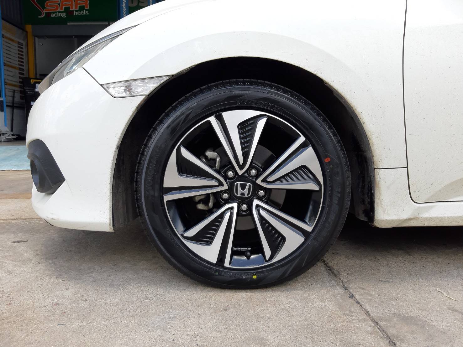 YOKOHAMA BluEarth-A AE-50 215/50R17 ยางปี19 ลดราคาพิเศษ