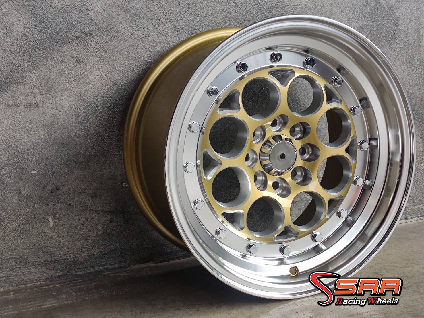WELD MAGNUM DRAG 15x8 8H100 ET20 สีทองหมุดเงิน