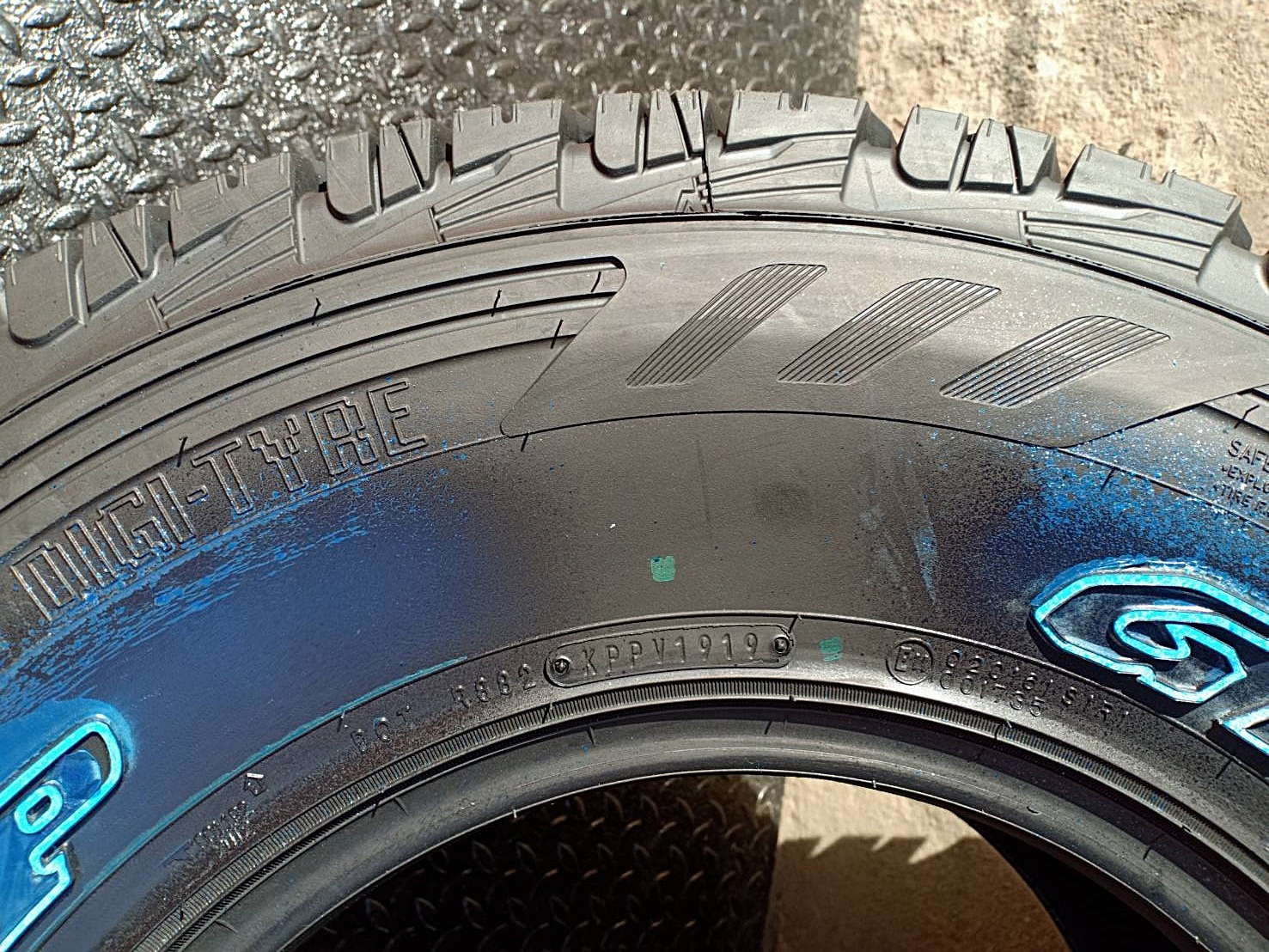 DUNLOP GRANDTREK AT3 31x10.5R15 ยางปี19 เส้นละ 3,250 บาท