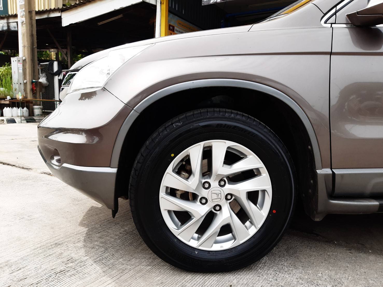 YOKOHAMA BluEarth-X AE61 225/65R17 ยางญี่ปุ่นปี20 ราคาพิเศษ