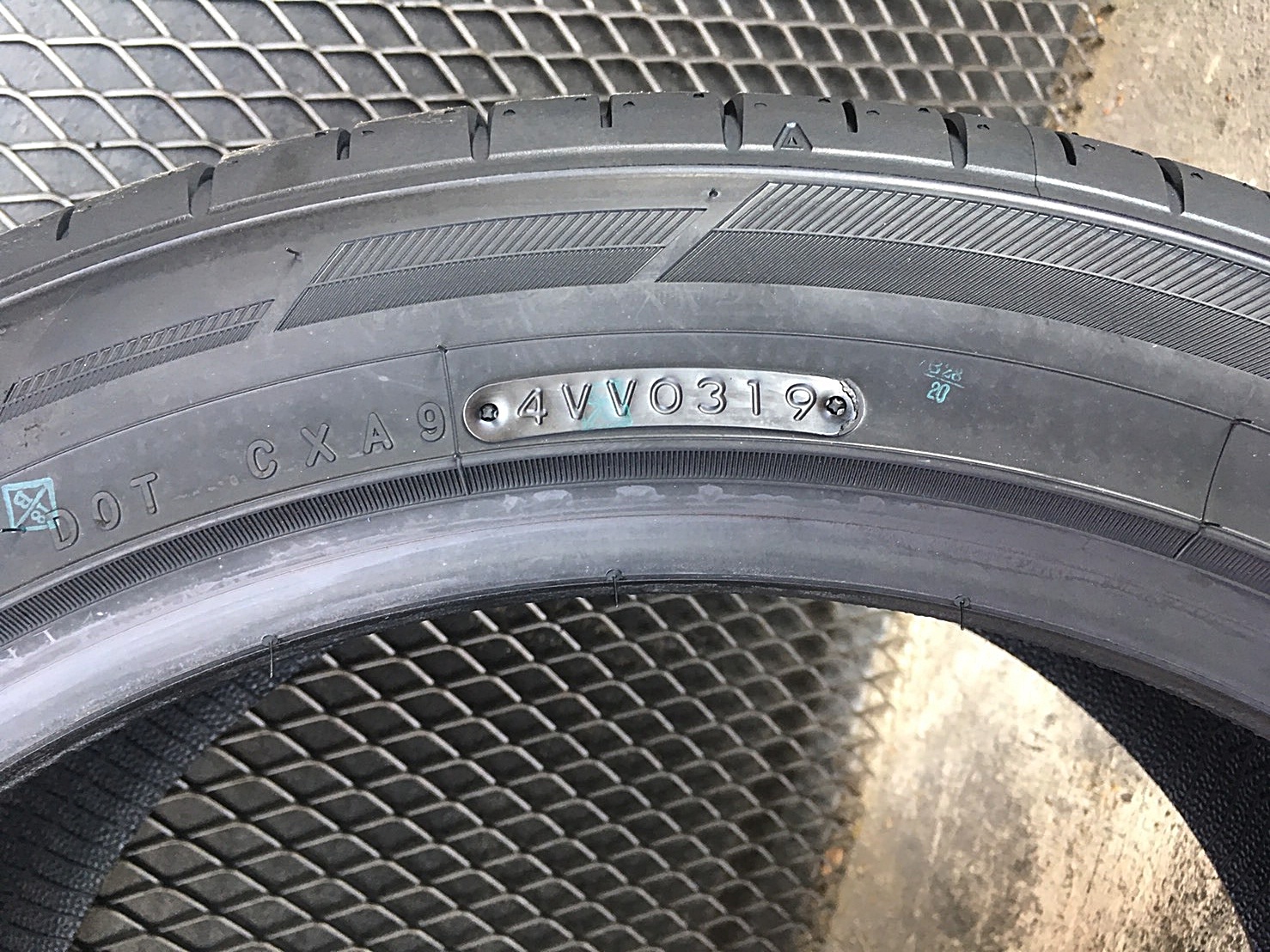 TOYO PROXES SPORT SUV 255/45R20 ยางใหม่ปี20 ลดราคาพิเศษ