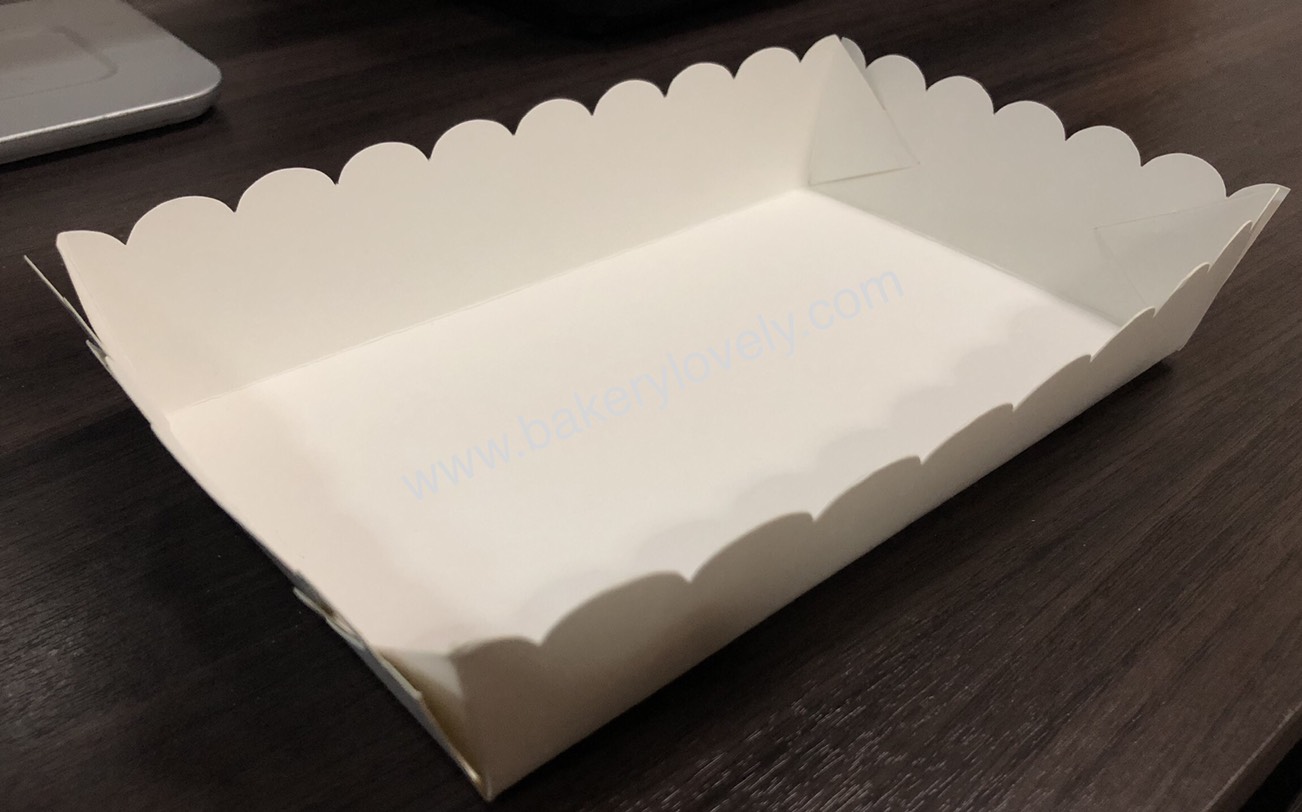 ถาดกระดาษ สีขาว 10x7.5 นิ้ว ขอบหยัก ( เคลือบ1ด้าน )