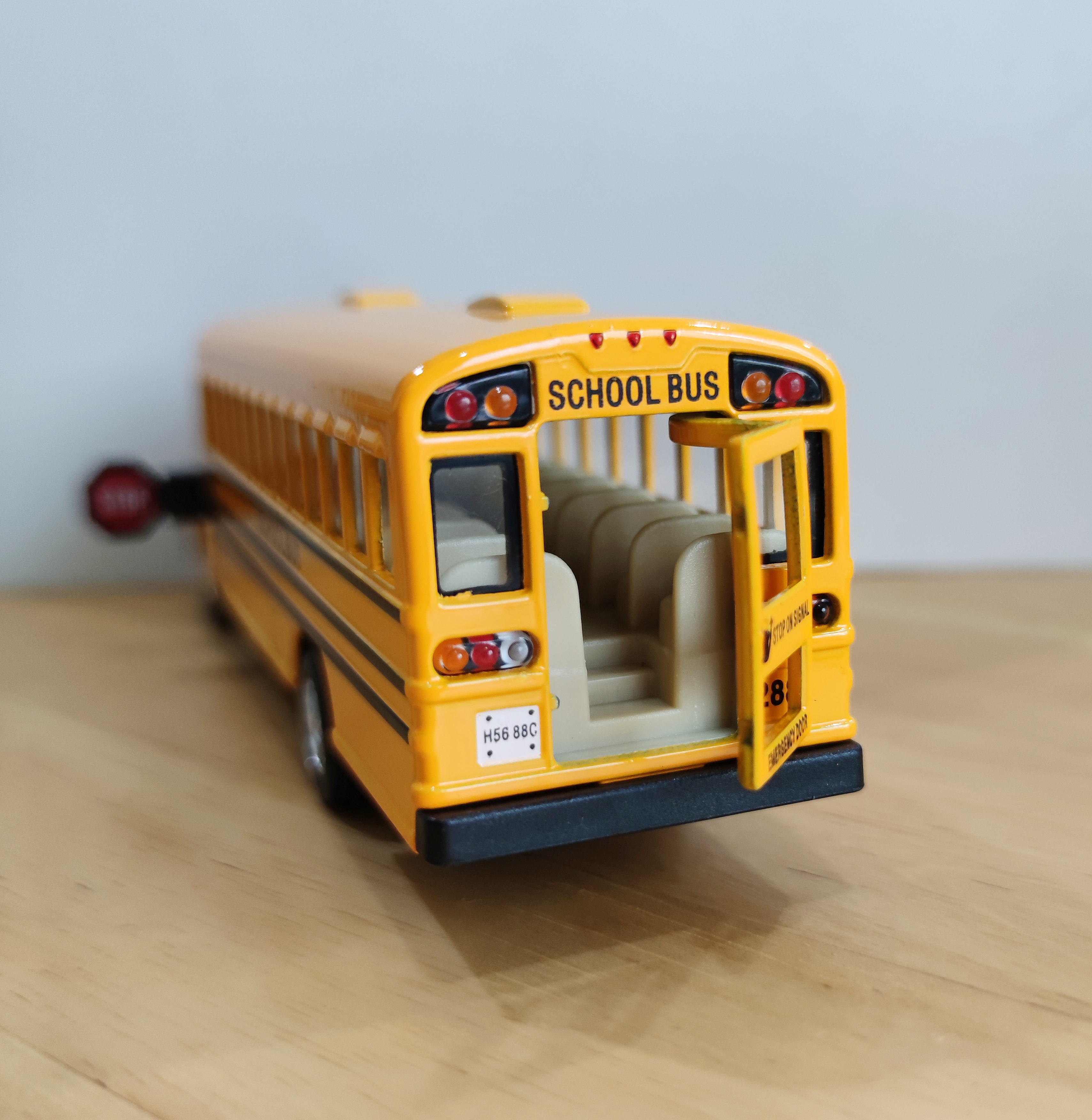 โมเดลรถเหล็ก รถโรงเรียน (ปลีก-ส่ง)