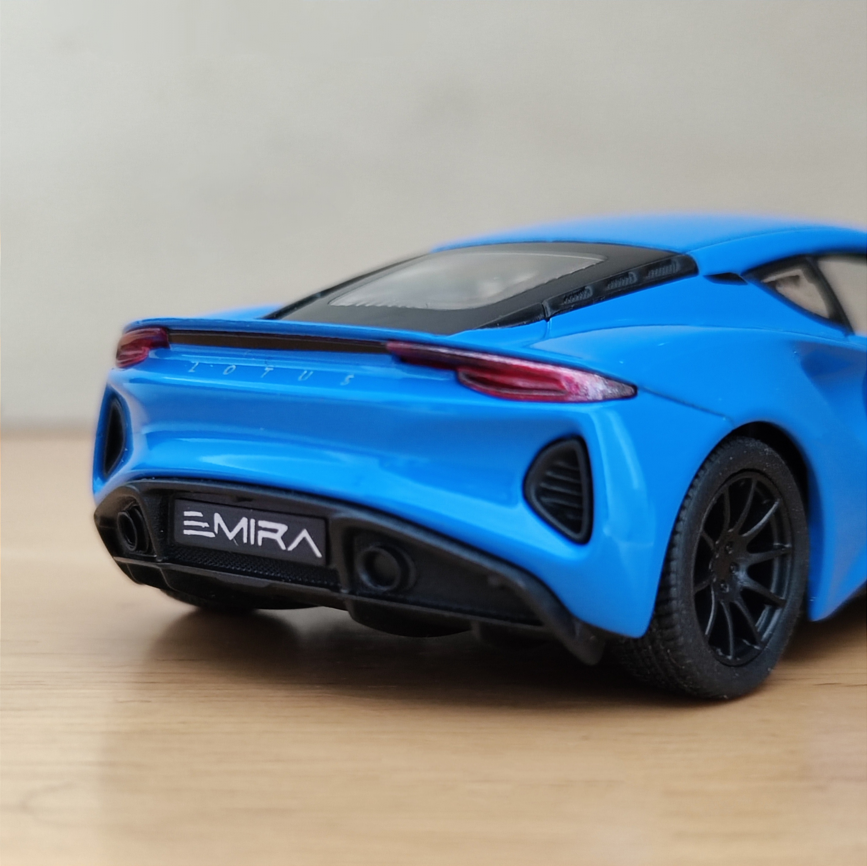 โมเดลรถเหล็ก Lotus Emira (ปลีก-ส่ง)