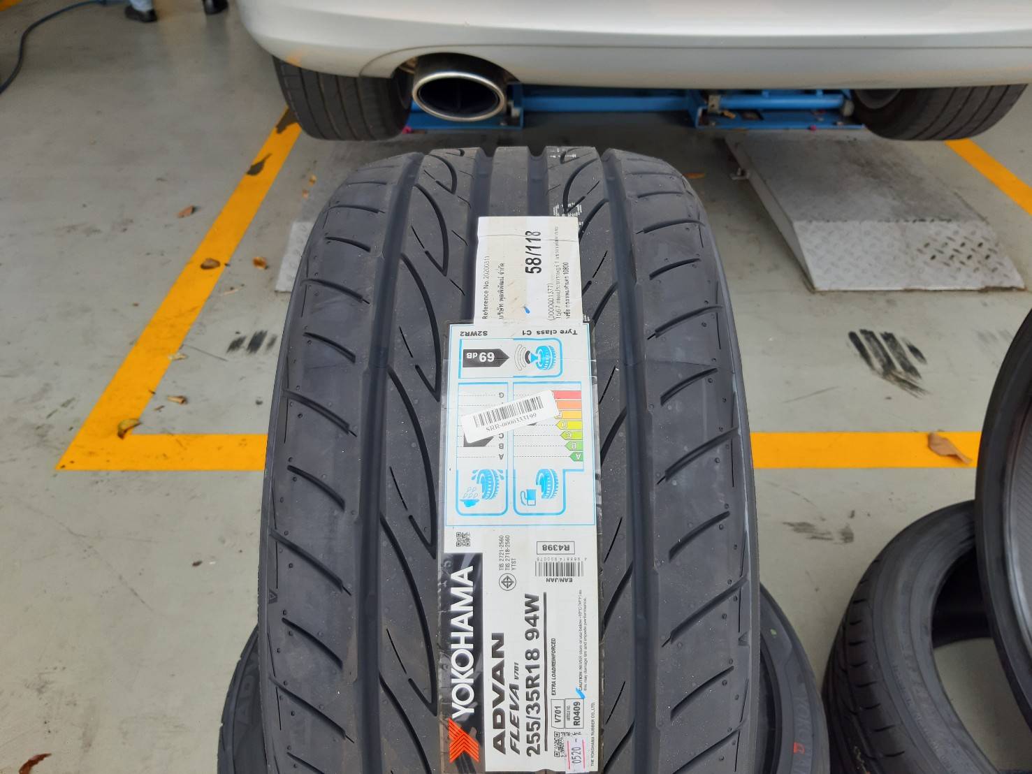 YOKOHAMA ADVAN FLEVA V701 255/35R18 ยางญี่ปุ่น ปี2020 ราคาพิเศษ