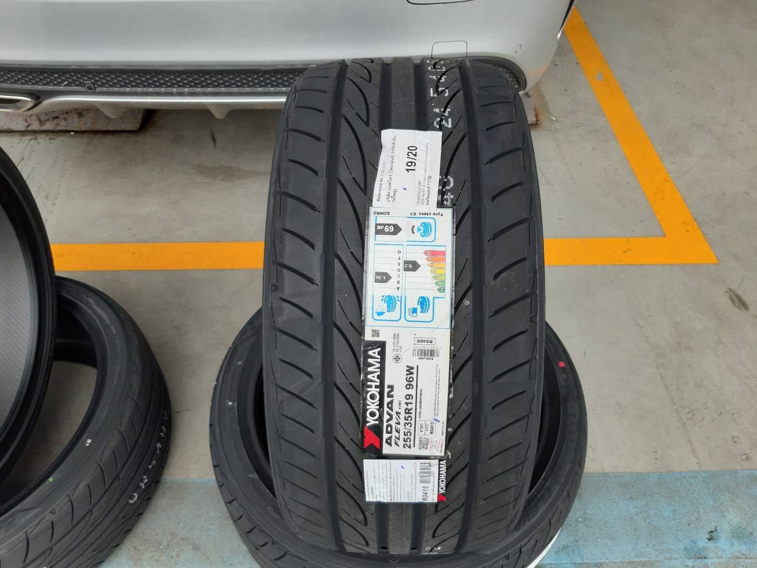 YOKOHAMA ADVAN FLEVA V701 255/35R19 ยางญี่ปุ่น ราคาพิเศษ