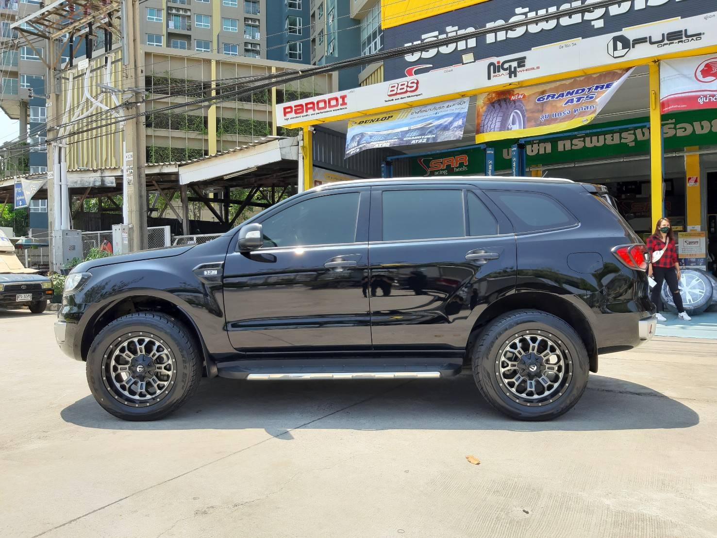 FUEL CRUSH D561 KMC ขอบ20x9 ET20 TWO-TONE/DDT
