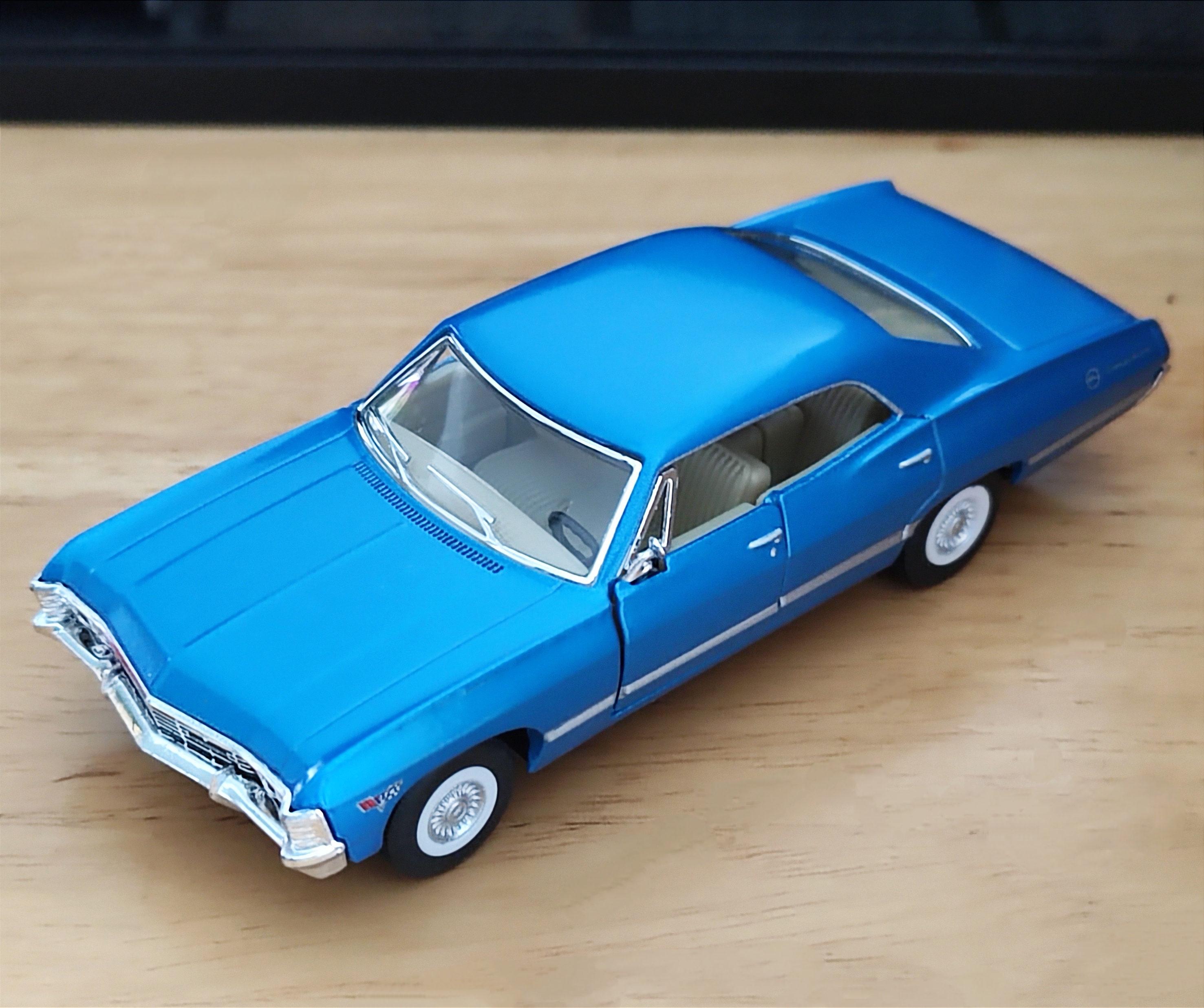 1967 Chevrolet Impala โมเดลรถเหล็ก (ปลีก-ส่ง)