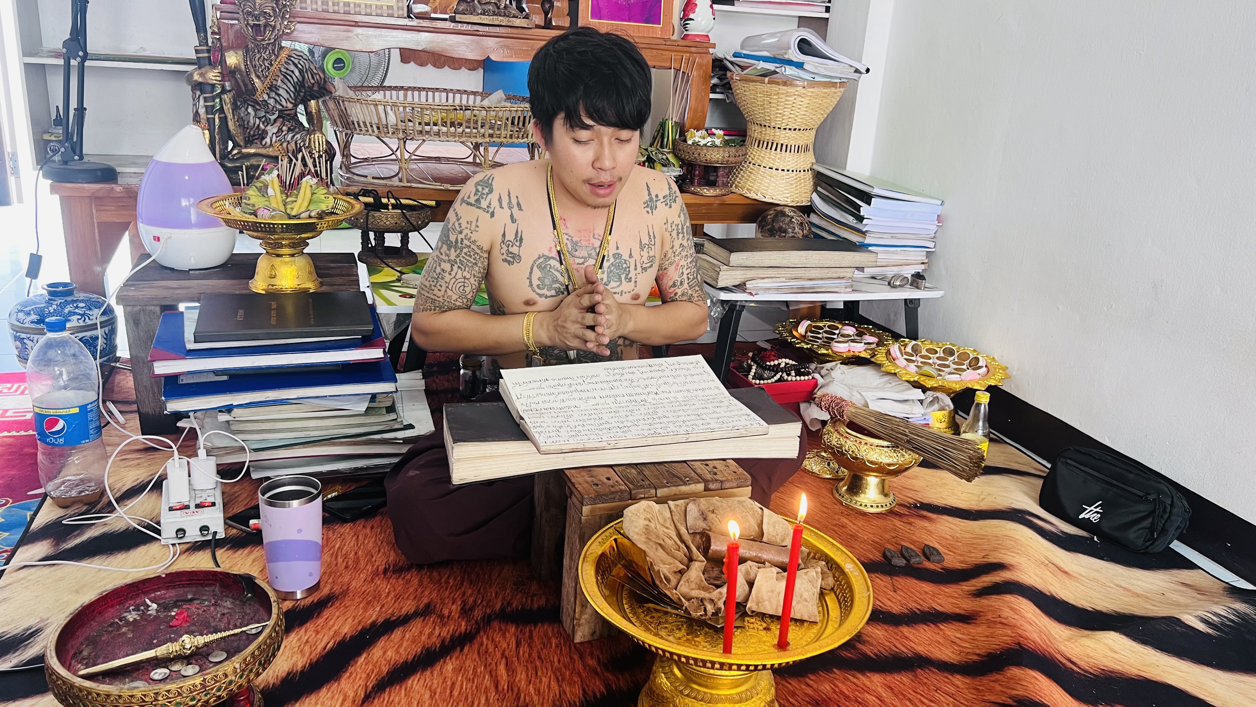 20/07/2566 มาเอามวลสารและจารแผ่นตะกรุดทำงั่งอยุธยา อาจารย์เวียง ขุนแผน