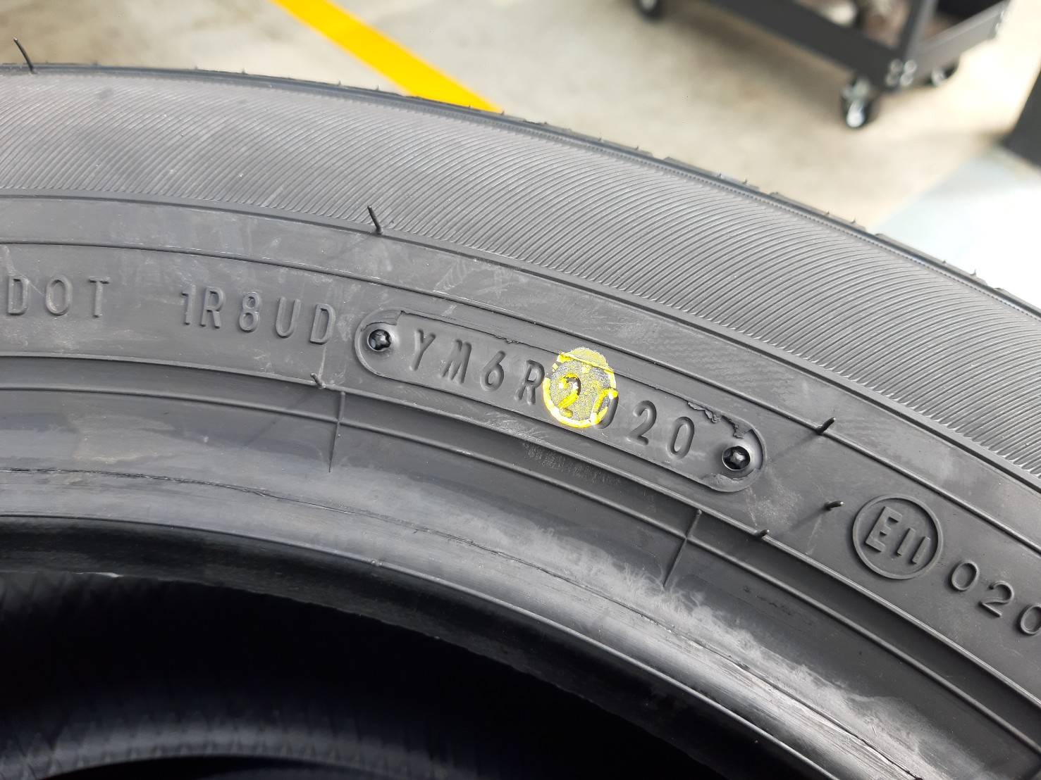 DUNLOP ENASAVE EC300 215/55R16 ยางปี20 ราคาพิเศษ
