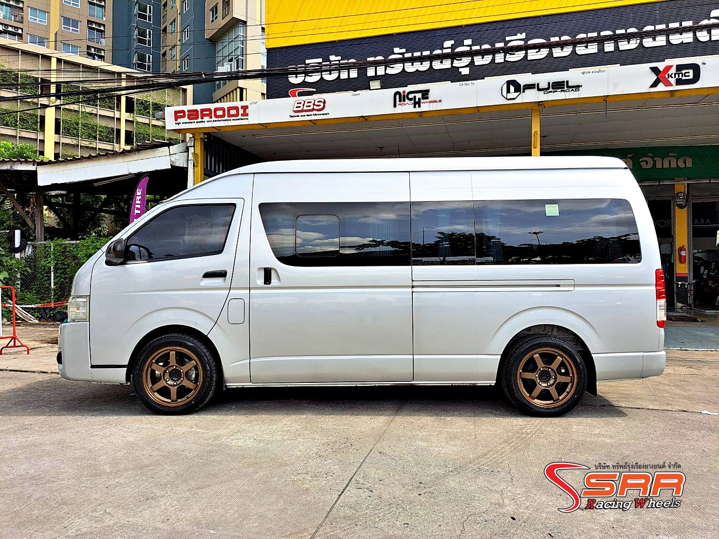 TE37 DS-035 ขอบ18 นิ้ว 6x139.7 ET33 สำหรับใส่รถตู้ TOYOTA COMMUTER