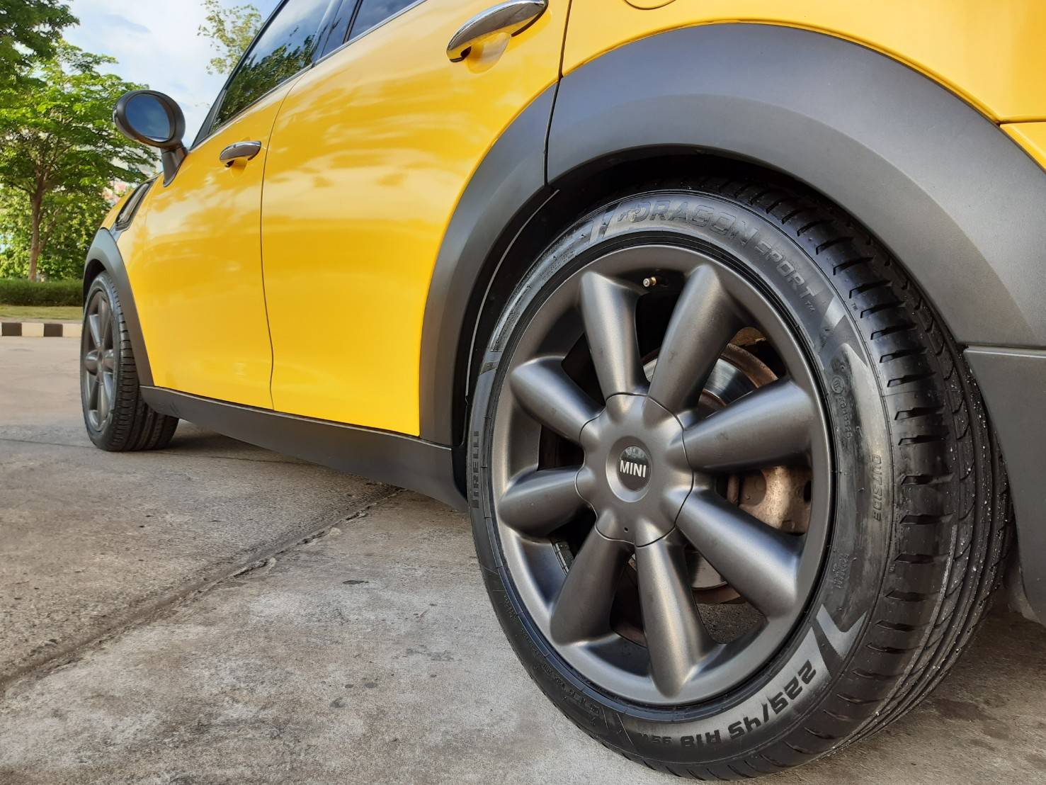 PIRELLI DRAGON SPORT 225/45R18 ลดราคาพิเศษ เส้นละ 2,500 บาท