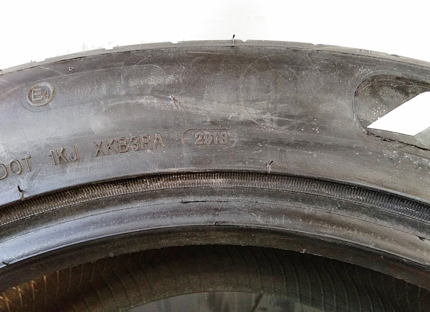 HERO R111 255/45R18 ยางซิ่งขอบขาว
