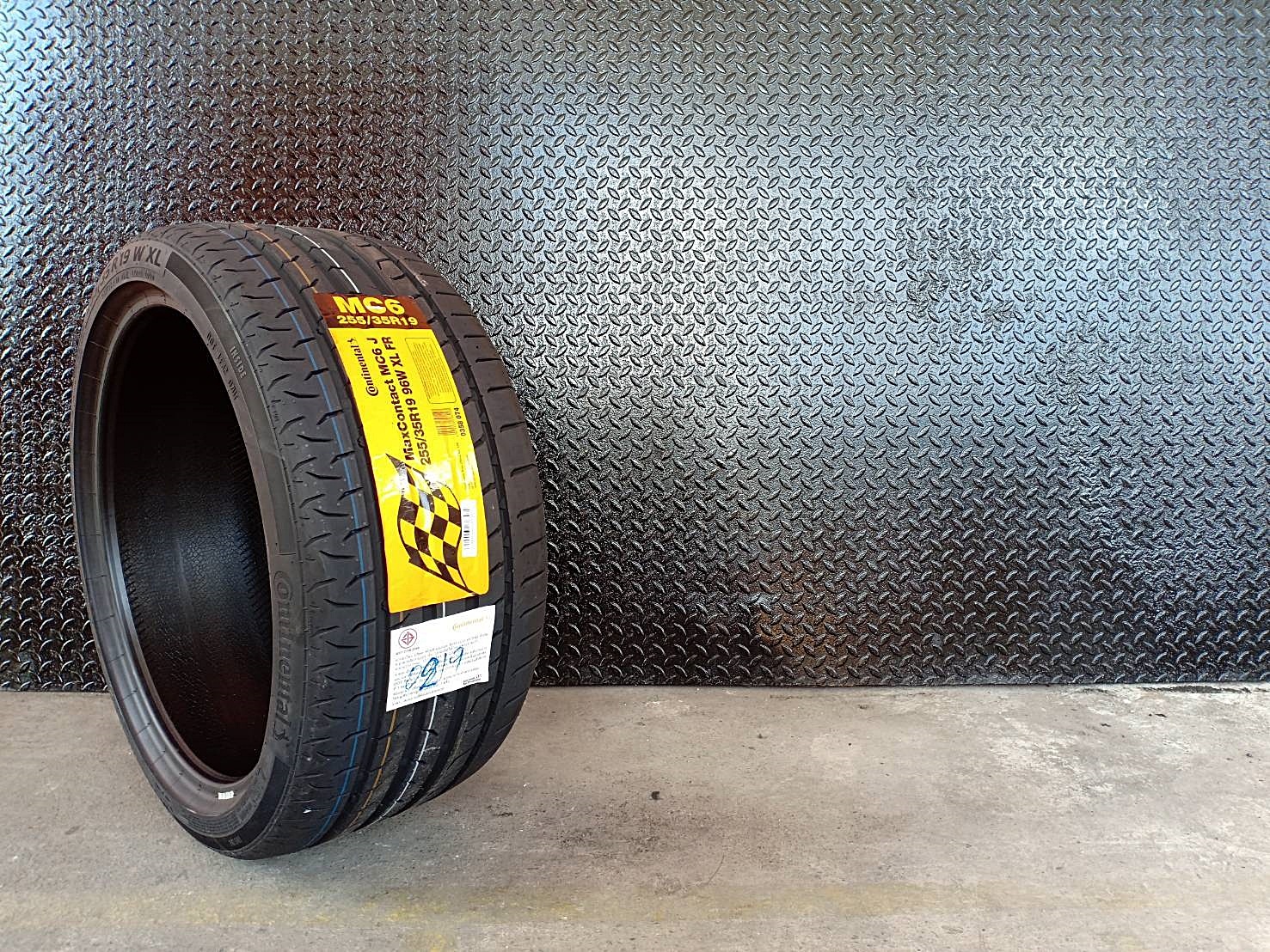 CONTINENTAL MC6 255/35R19 ยางปี19 ราคาเส้นละ 6,900 บาท