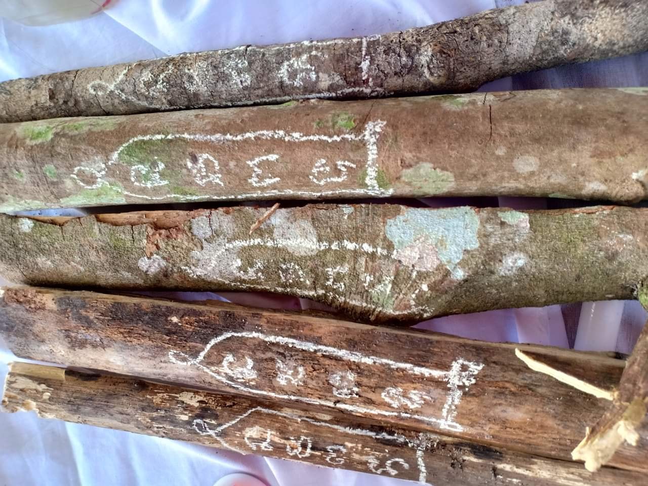 ผ้ายันต์เจ็ดนารีพันหลัก