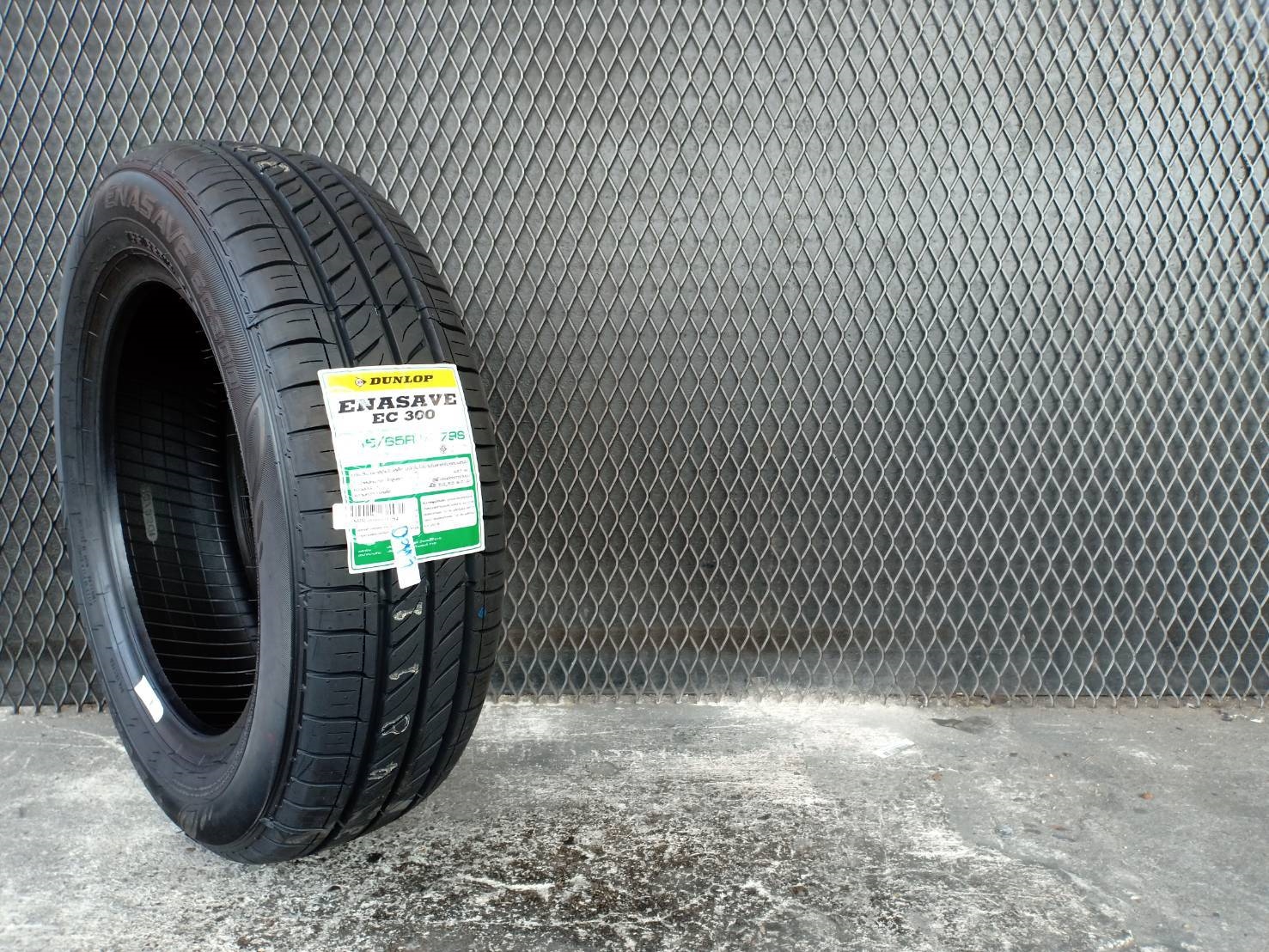 DUNLOP ENASAVE EC300 165/65R14 ยางปี19 ราคาพิเศษ