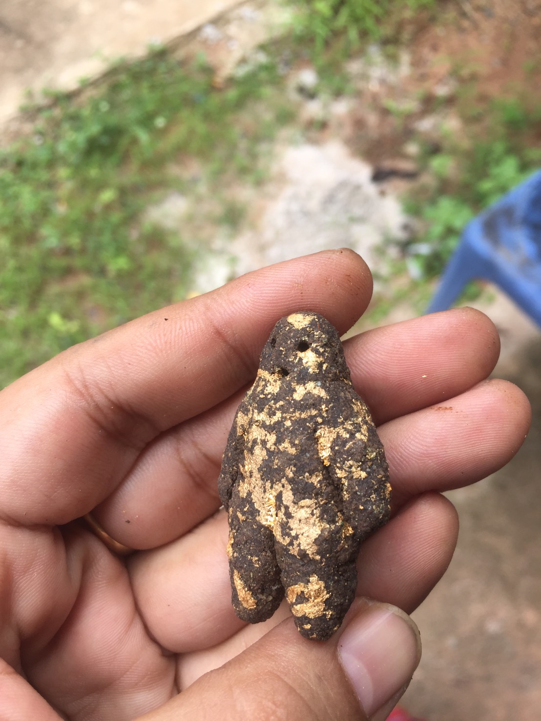 หุ่นพยนต์รุ่นแรกรุ่นเดียวอาจารย์เปล่ง บุญยืน