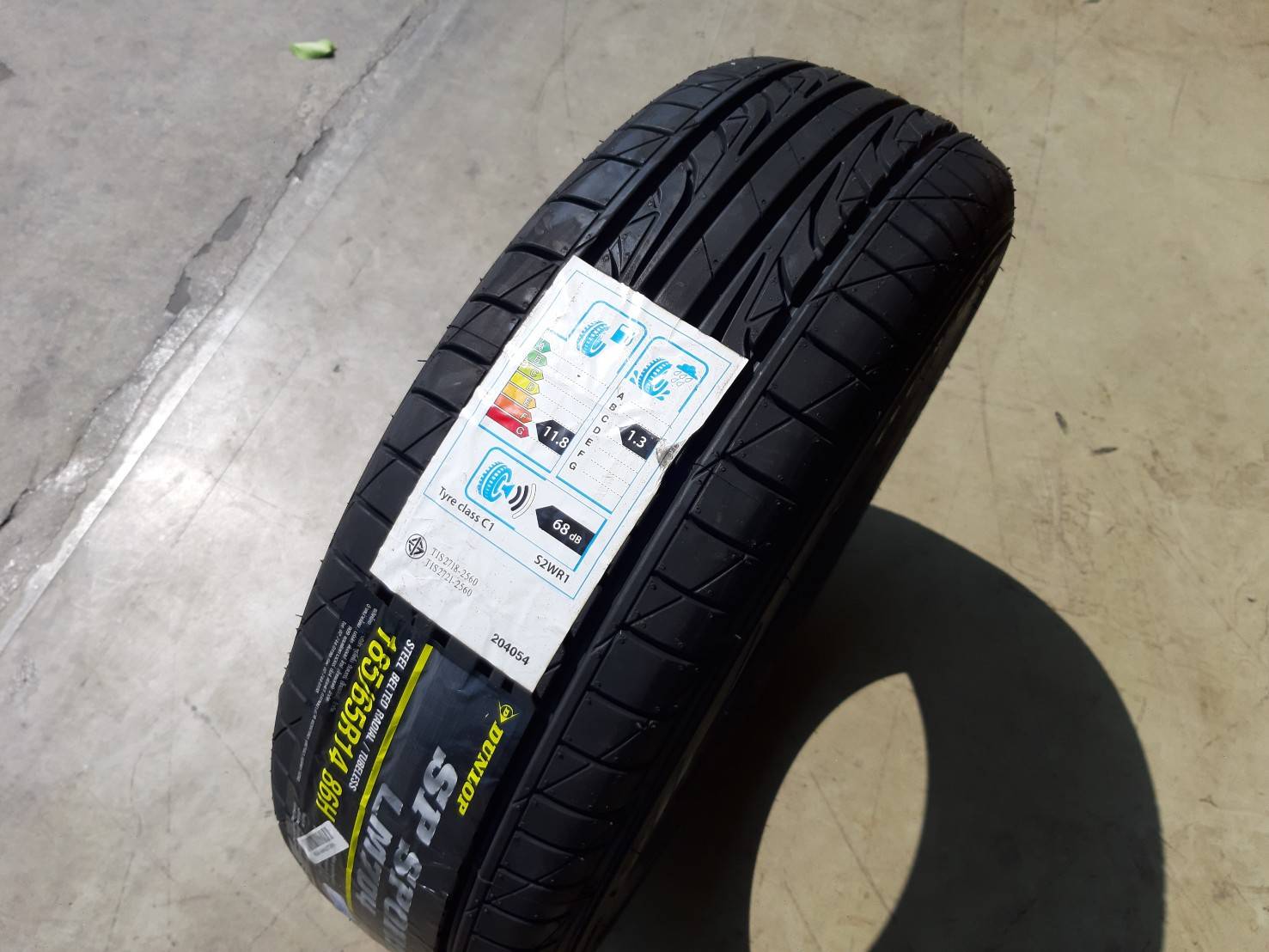 DUNLOP LM704 185/65R14 ยางใหม่ปี20 ลดราคาพิเศษ