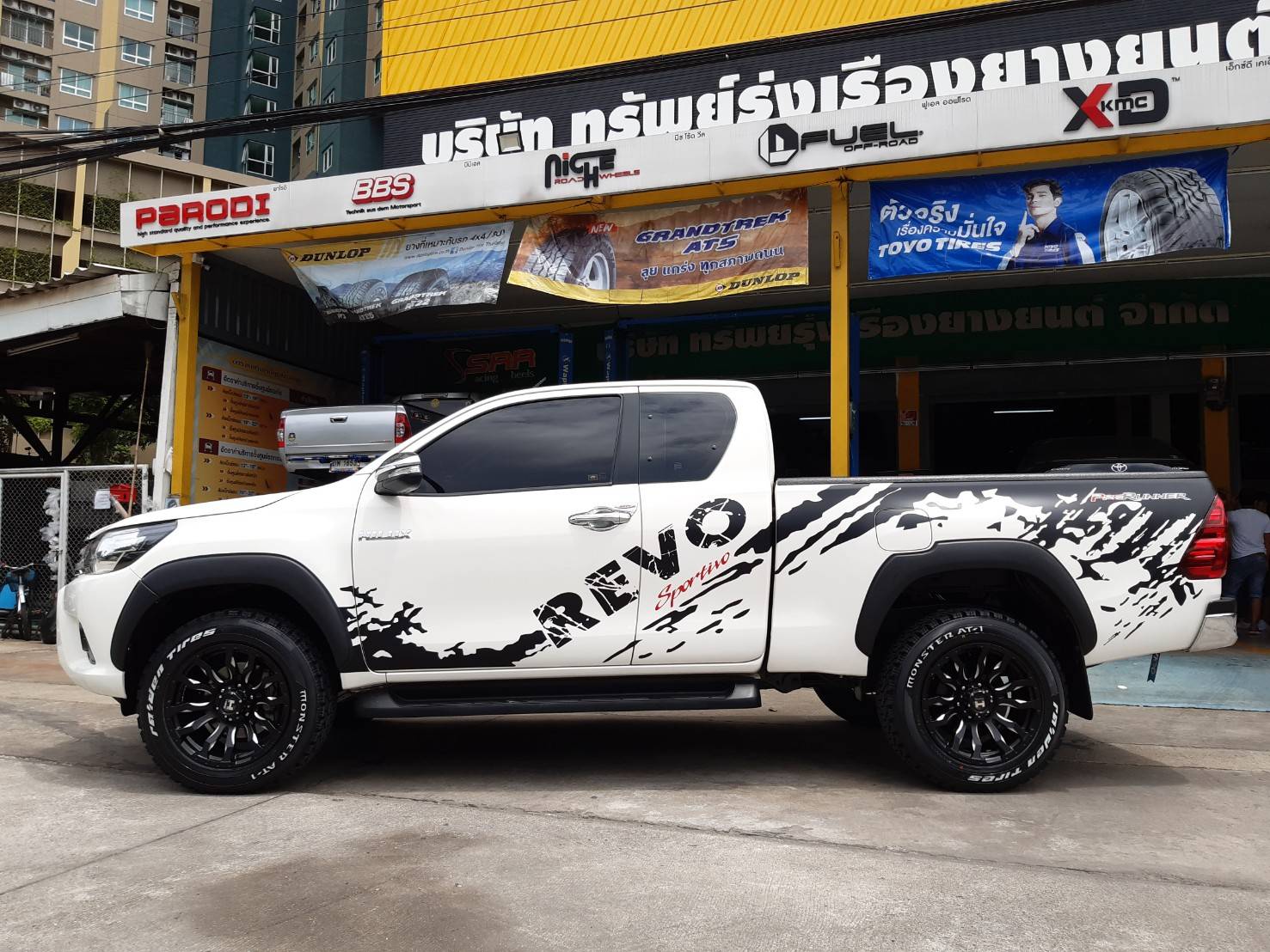 HAMMER HM8 ขอบ18x9.5 ET+20 6x139.7 MBS