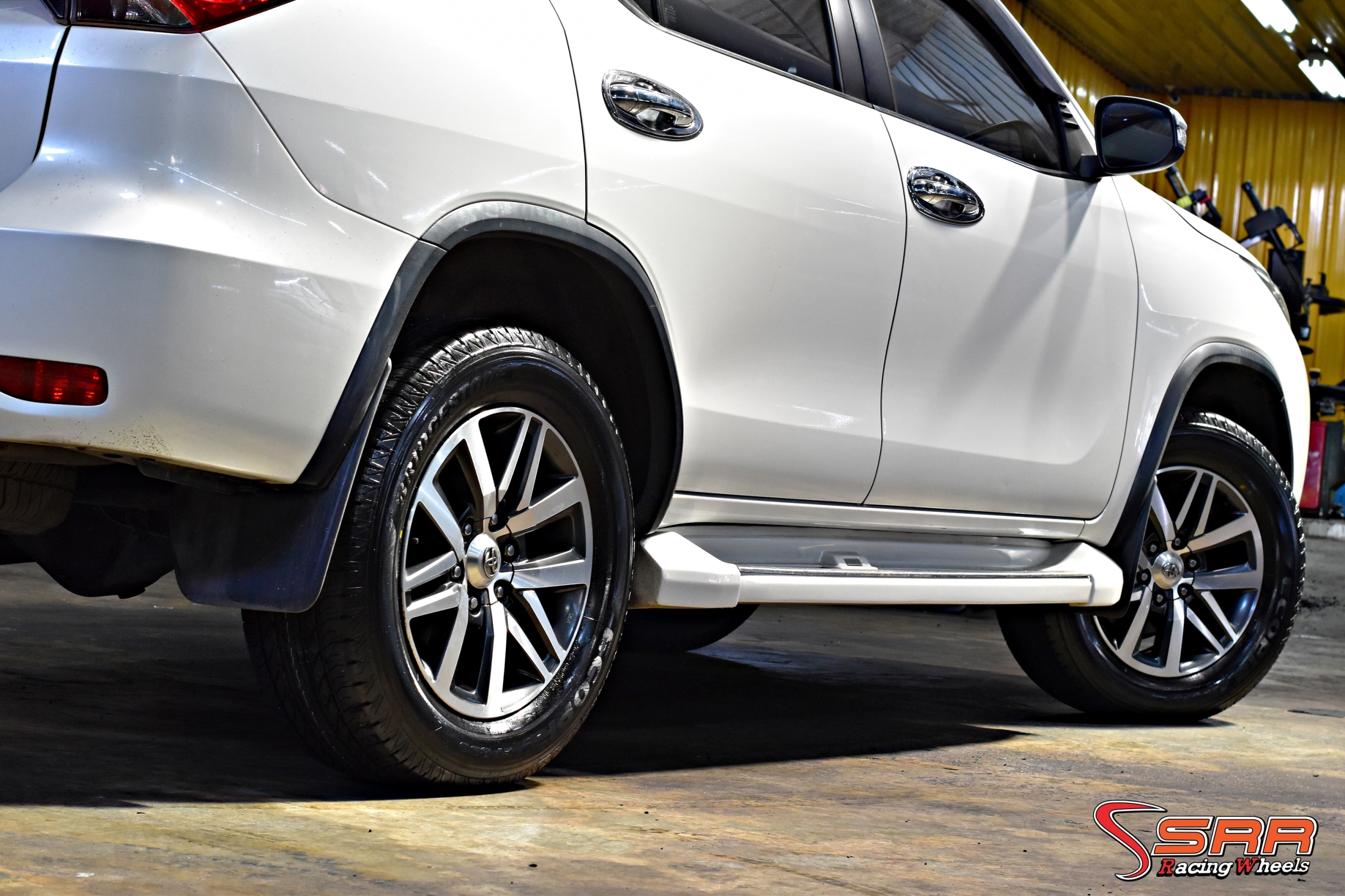 BRIDGESTONE ECOPIA EP850 265/60R18 ยางSUV ราคาพิเศษ