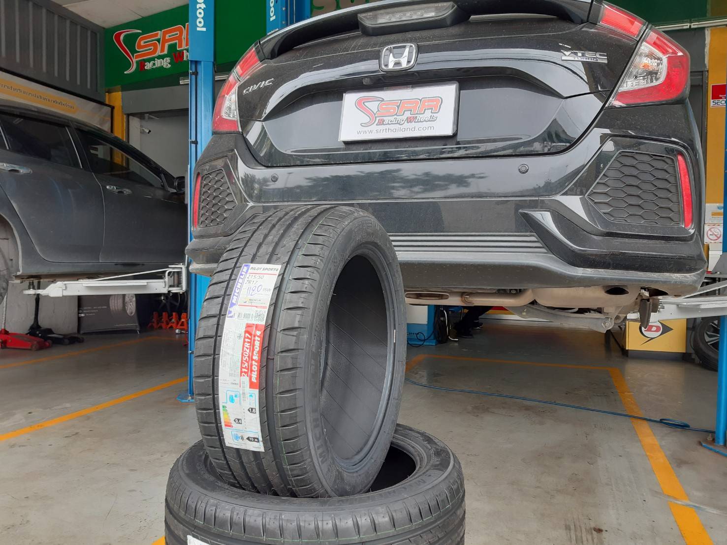 MICHELIN PILOT SPORT4 215/50ZR17 ยางใหม่ราคาพิเศษ