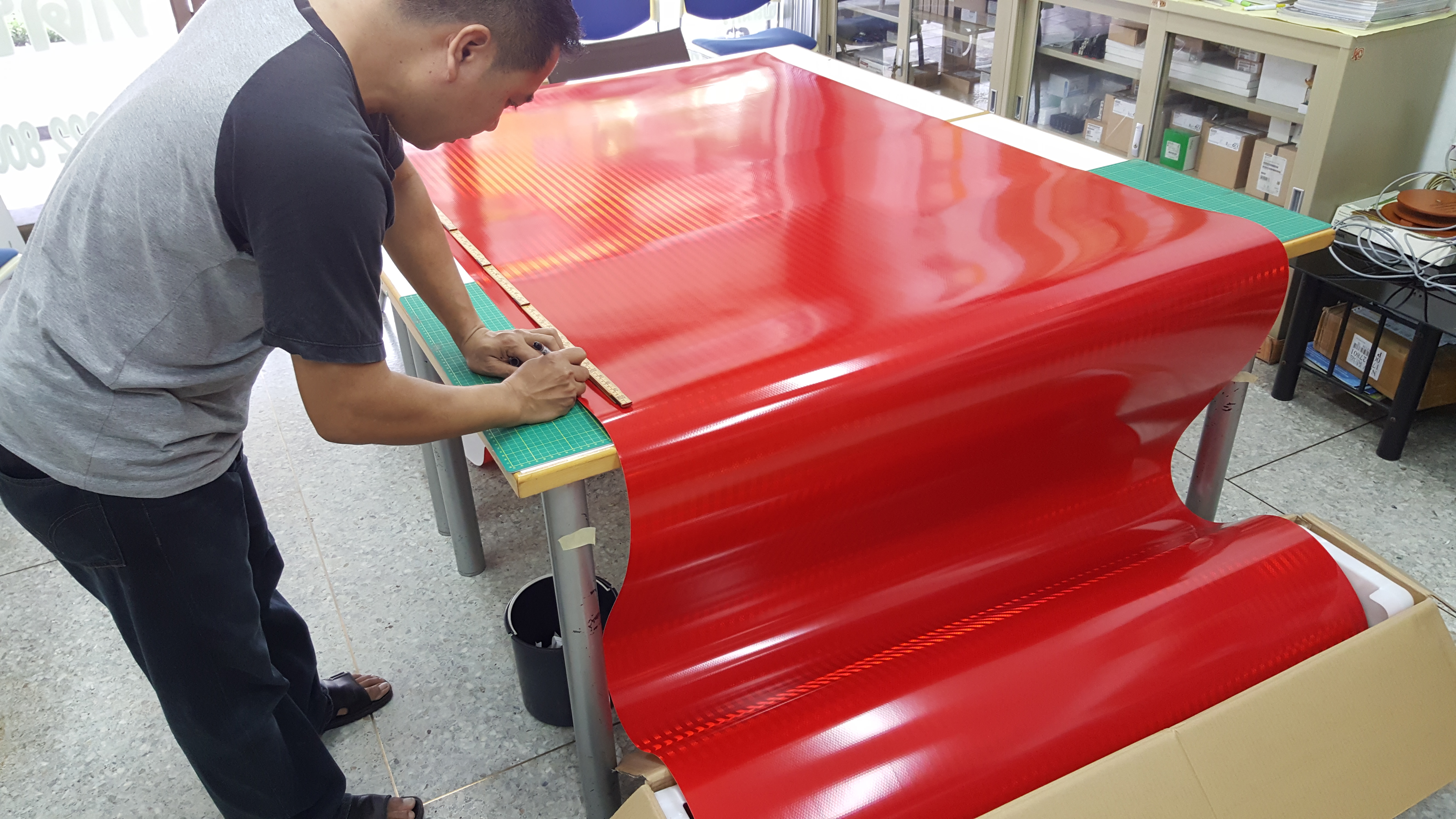 สติ๊กเกอร์สะท้อนแสง เอ็นจิเนียร์ 3M แท้ หน้า 48 นิ้ว X 45.72 เมตร Engineering GRADE Prismatic EGP งานจราจร