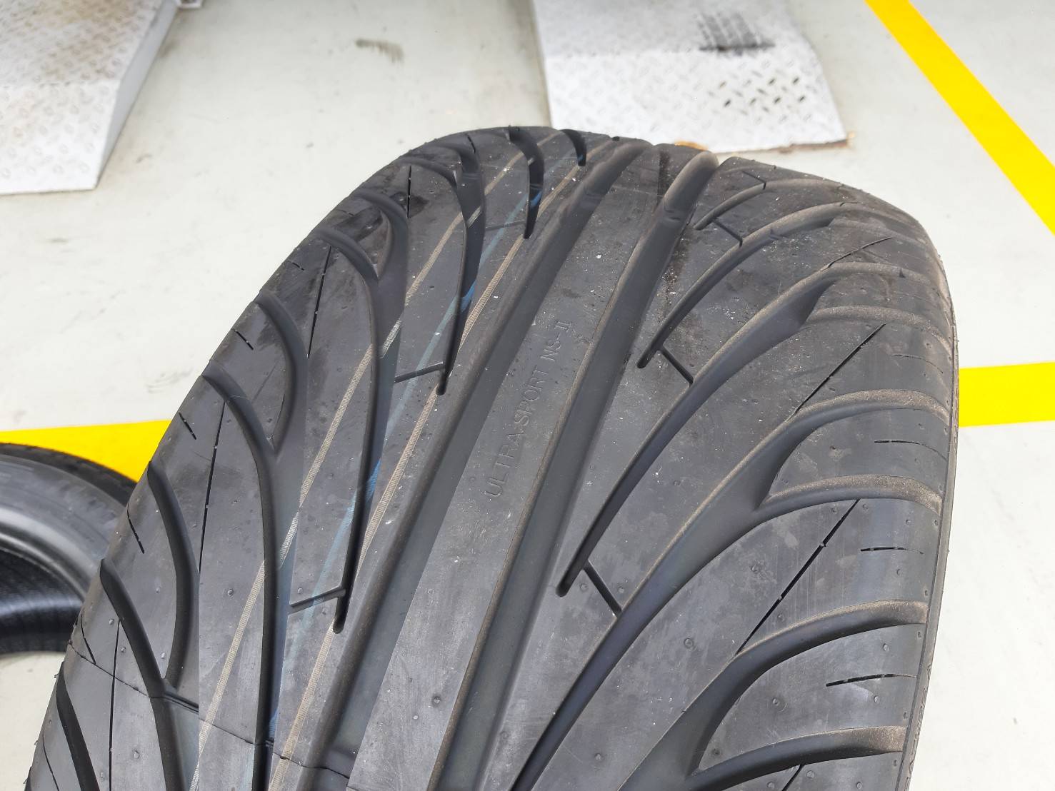 NANKANG NS-2 275/40ZR17 ยางไต้หวันหน้ากว้าง ราคาพิเศษ