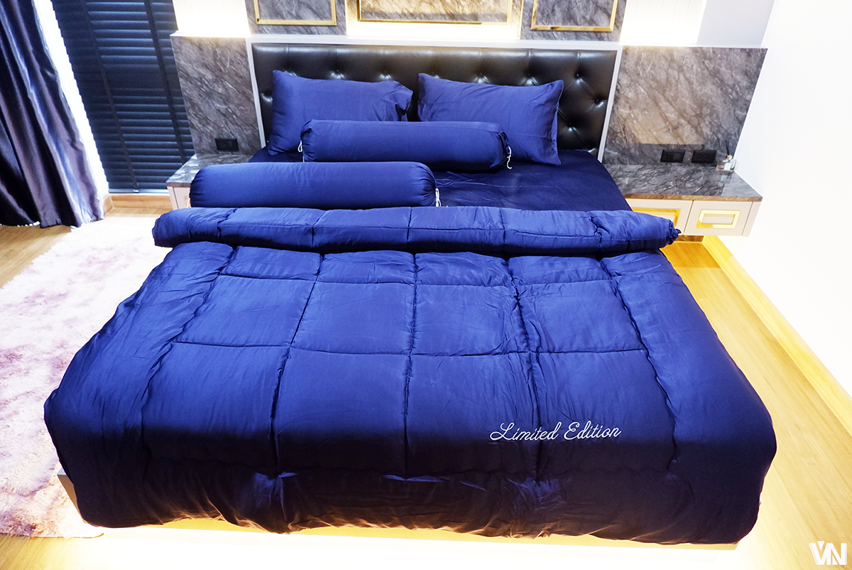 ชุดนวมเช็ตผ้านวมใยไหมซาติน 6 ฟุต ( 6 ชุดคละสี )