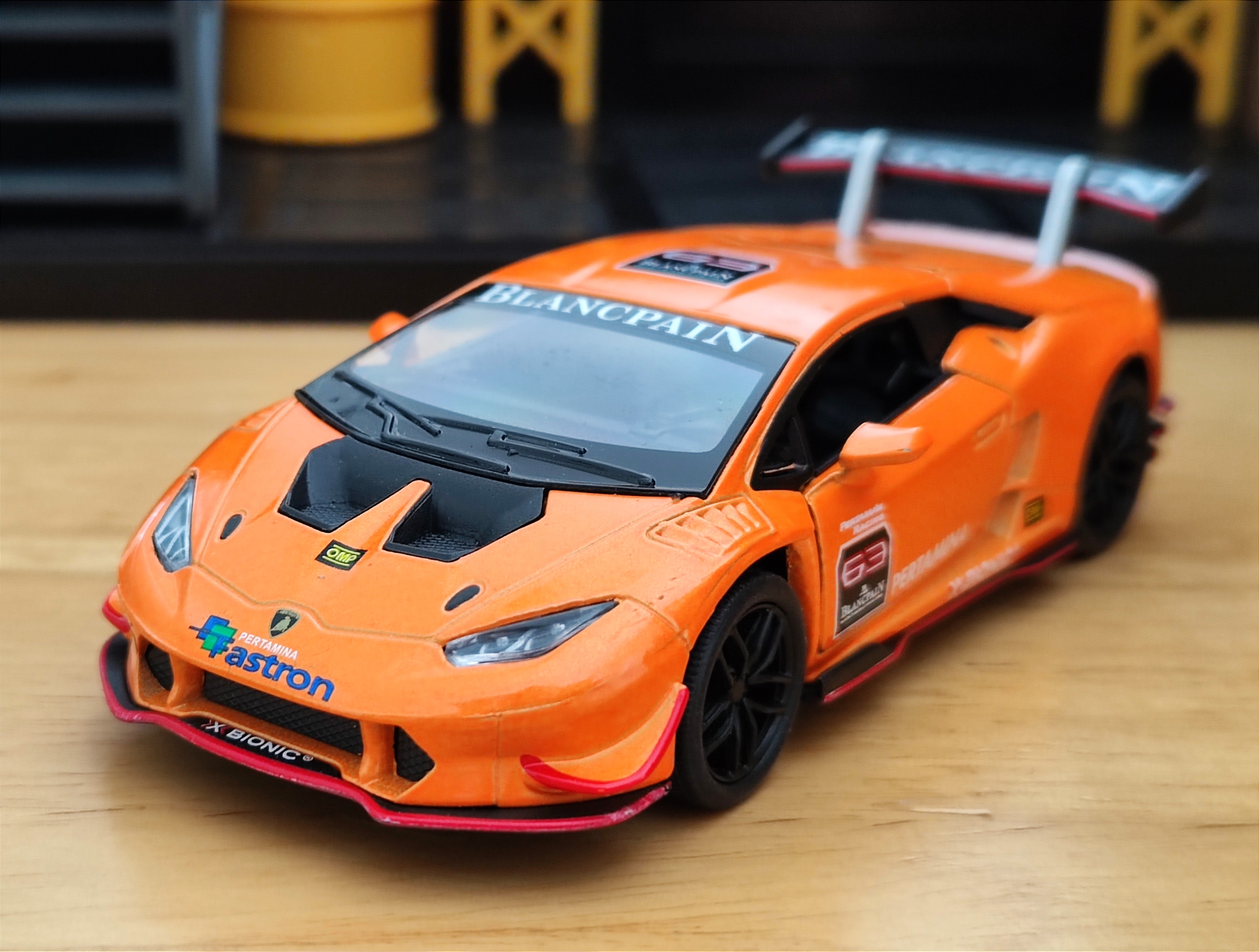 Lamborghini Huracan LP620-2 Super Trofeo โมเดลรถเหล็ก (ปลีก-ส่ง)