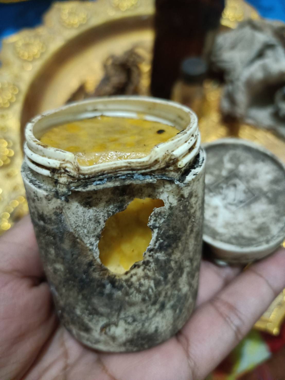 ⭕️ สีผึ้งมหาเสน่ห์ผสมน้ำมันพรายยุคต้น พบในย่าม หลวงปู่ชื่น วัดตาอี